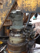 工地現場旋挖機液壓泵維修